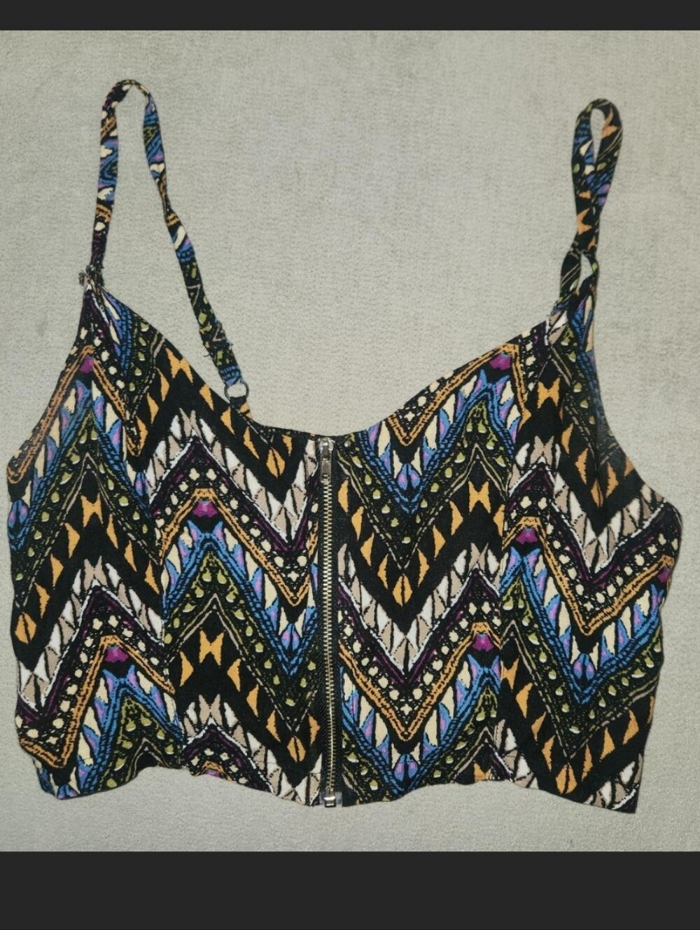 Sleeveless Chevron Zip-Front Crop Top - Black/Multi